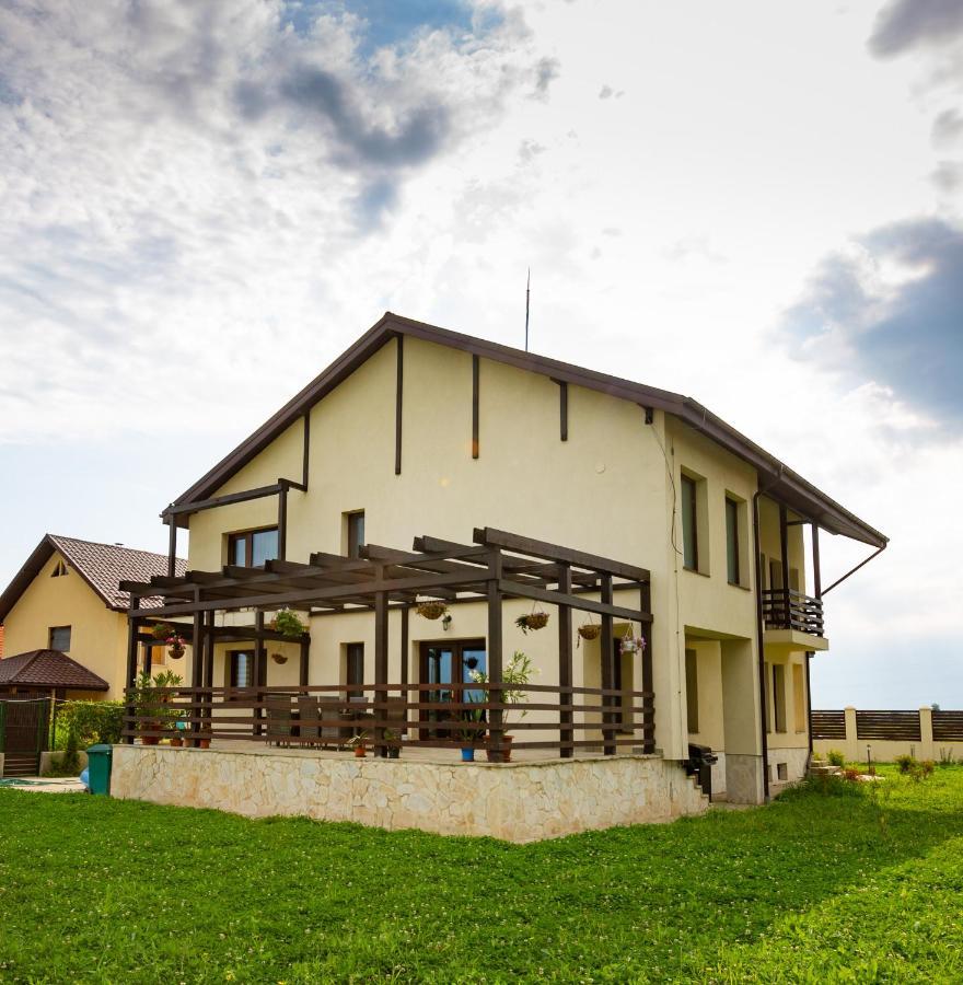Hotel Pensiunea Mateo Buzau Exterior foto
